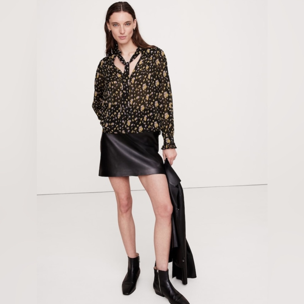 BANANA REPUBLIC Ruflle Tie-Neck Blouse